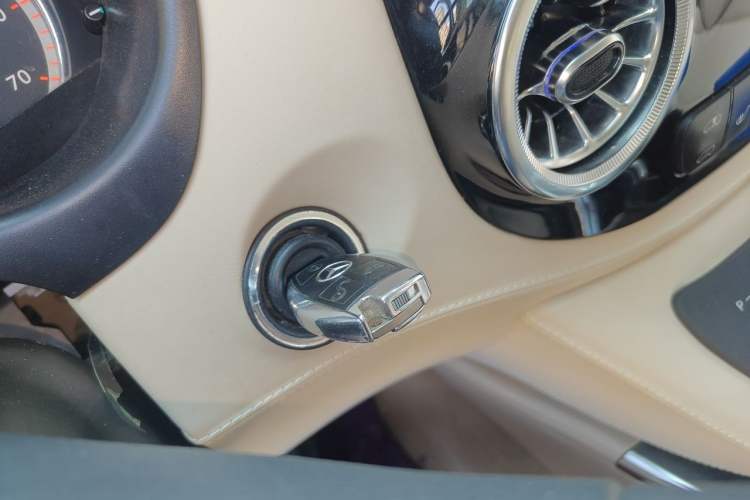 Used Mercedes-Benz Viano 2011 2.5L Prestige Edition Vehicle Key
