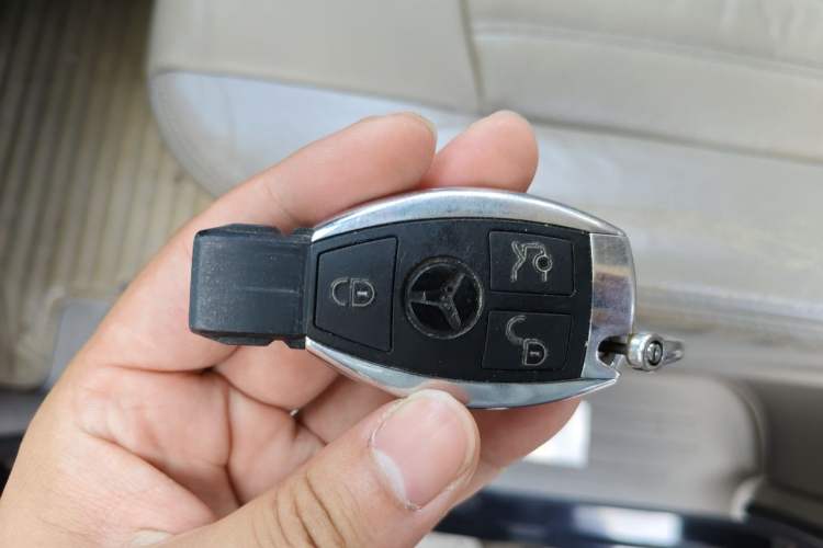 Used Mercedes-Benz Viano 2011 2.5L Navigator Edition Vehicle Key