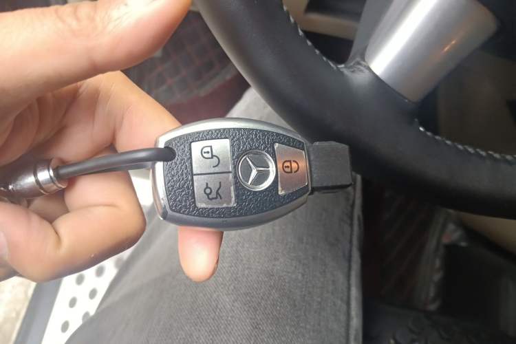 Used Mercedes-Benz Viano 2011 2.5L Navigator Edition Vehicle Key