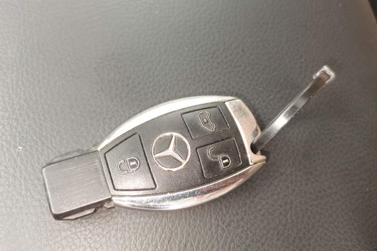 Used Mercedes-Benz Viano 2011 2.5L Luxury Edition Vehicle Key