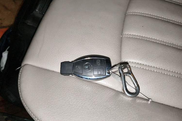 Used Mercedes-Benz Viano 2011 2.5L Luxury Edition Vehicle Key