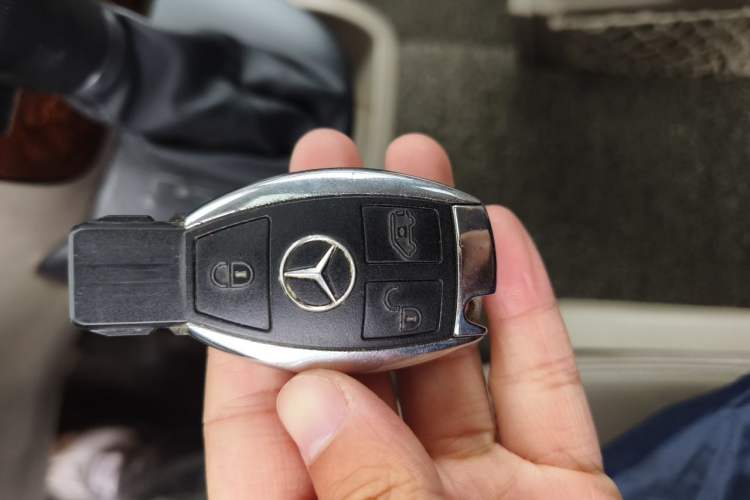 Used Mercedes-Benz Viano 2011 2.5L Luxury Edition Vehicle Key