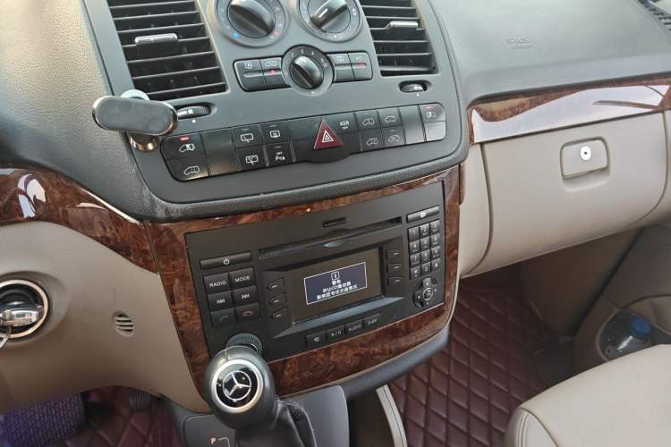 Used Mercedes-Benz Viano 2011 2.5L Luxury Edition Audio And AC Panel