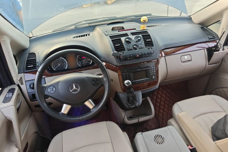 Used Mercedes-Benz Viano 2011 2.5L Luxury Edition Center Console