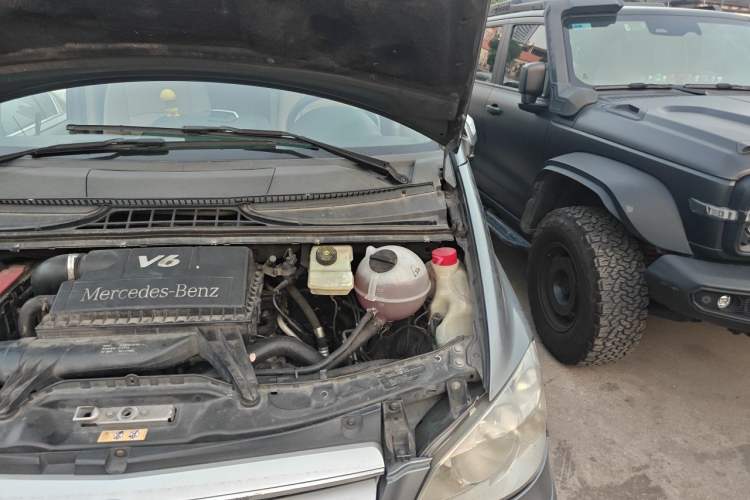 Used Mercedes-Benz Viano 2011 2.5L Luxury Edition Engine Bay Left