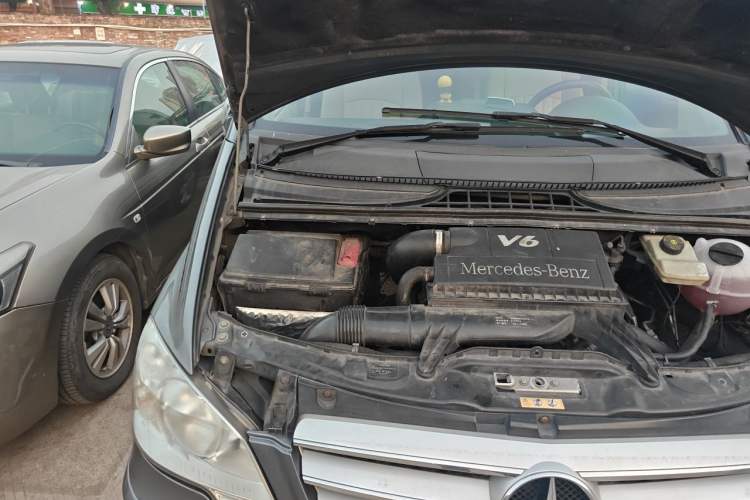Used Mercedes-Benz Viano 2011 2.5L Luxury Edition Engine Bay Right