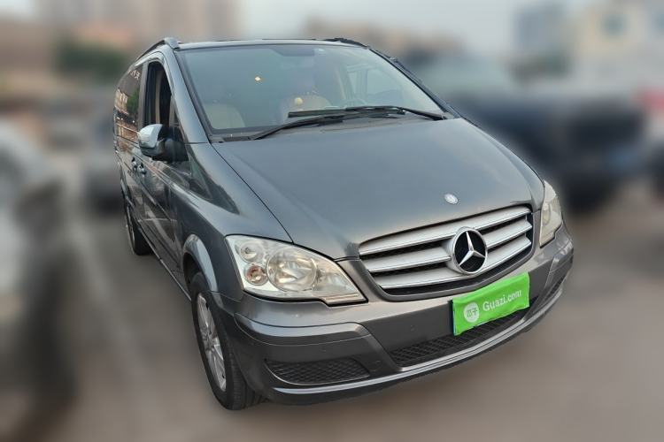 Used Mercedes-Benz Viano 2011 2.5L Luxury Edition Front Right 45 Deg