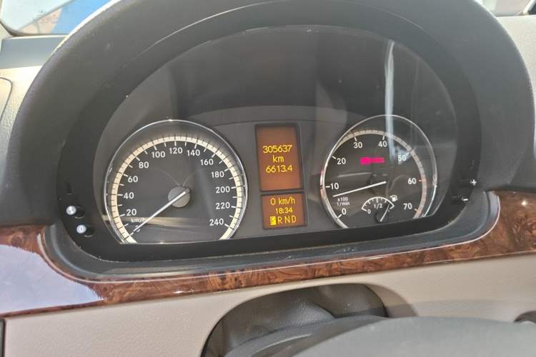 Used Mercedes-Benz Viano 2011 2.5L Luxury Edition Instrument Cluster