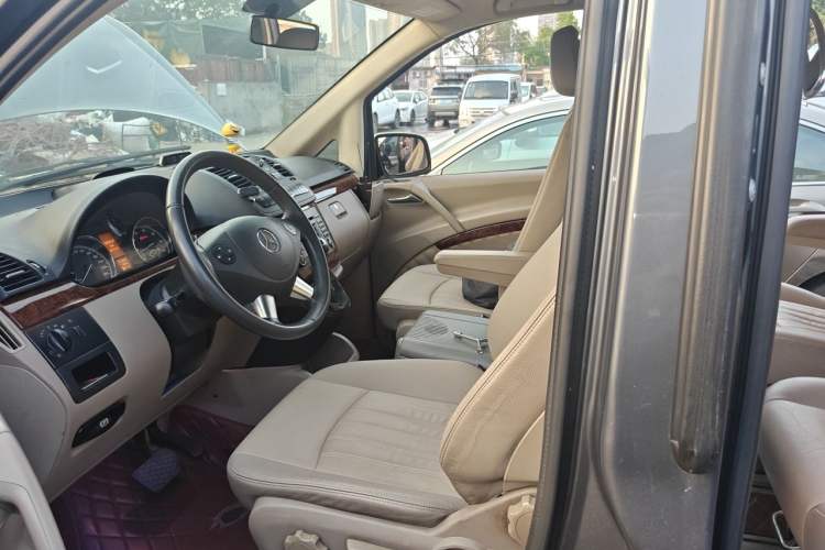 Used Mercedes-Benz Viano 2011 2.5L Luxury Edition Left Front Seat