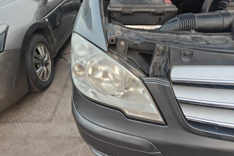 Used Mercedes-Benz Viano 2011 2.5L Luxury Edition Right Front Headlight