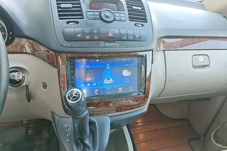 Used Mercedes-Benz Viano 2011 2.5L Navigator Edition Audio And AC Panel