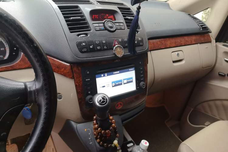 Used Mercedes-Benz Viano 2011 2.5L Navigator Edition Audio And AC Panel