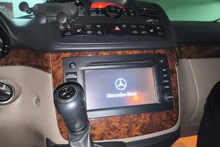 Used Mercedes-Benz Viano 2011 2.5L Navigator Edition Audio And AC Panel