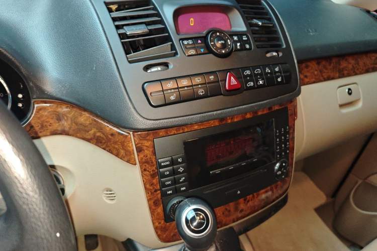 Used Mercedes-Benz Viano 2011 2.5L Limited Edition Audio And AC Panel
