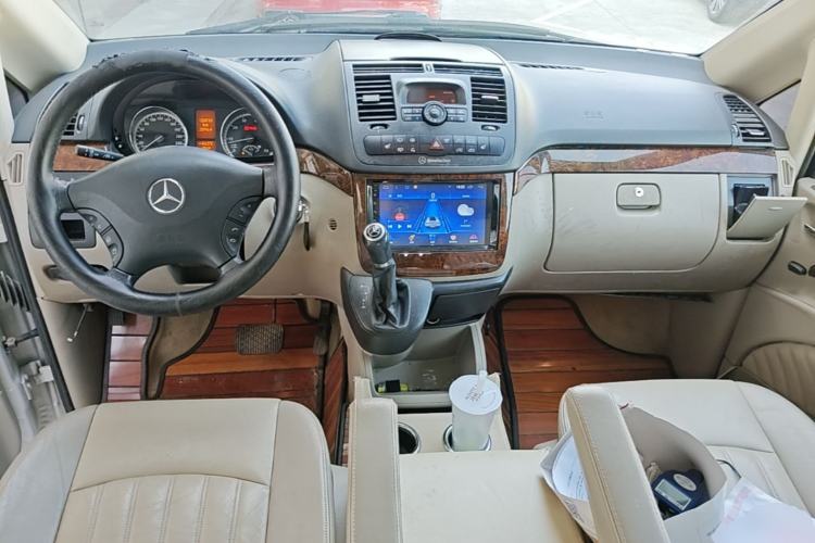 Used Mercedes-Benz Viano 2011 2.5L Navigator Edition Center Console