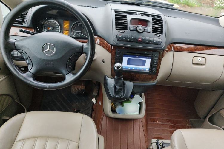 Used Mercedes-Benz Viano 2011 2.5L Navigator Edition Center Console