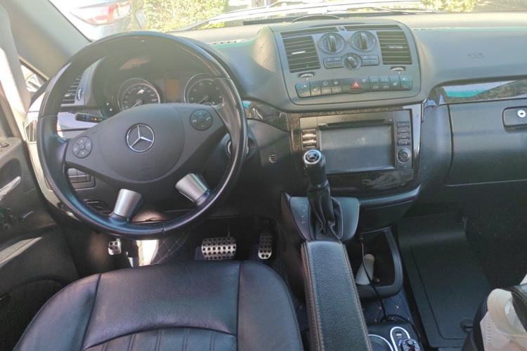 Used Mercedes-Benz Viano 2011 3.5L 125th Anniversary Edition 7 Seats Center Console
