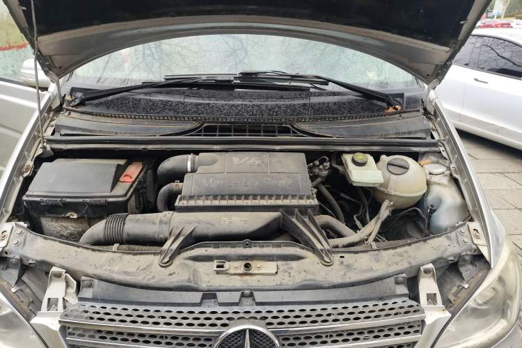 Used Mercedes-Benz Viano 2011 2.5L Limited Edition Engine Bay