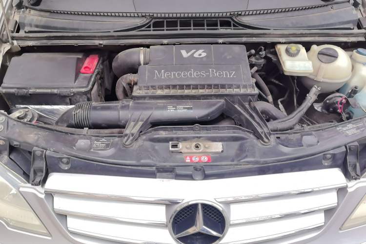 Used Mercedes-Benz Viano 2011 2.5L Navigator Edition Engine Bay