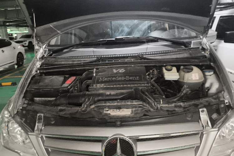Used Mercedes-Benz Viano 2011 2.5L Navigator Edition Engine Bay