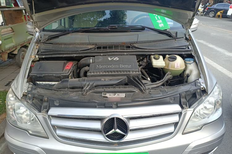 Used Mercedes-Benz Viano 2011 2.5L Prestige Edition Engine Bay