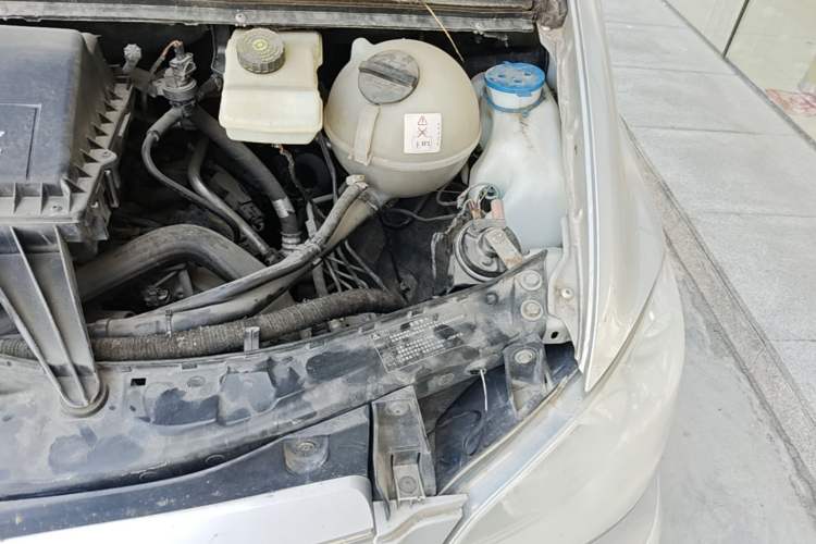 Used Mercedes-Benz Viano 2011 2.5L Navigator Edition Engine Bay Left