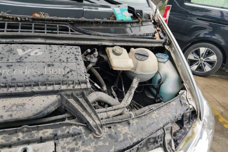 Used Mercedes-Benz Viano 2011 2.5L Navigator Edition Engine Bay Left