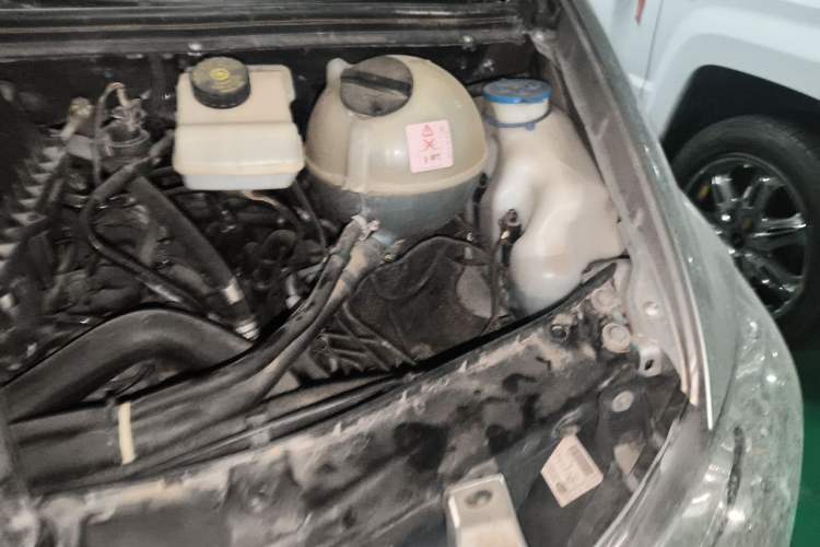 Used Mercedes-Benz Viano 2011 2.5L Navigator Edition Engine Bay Left