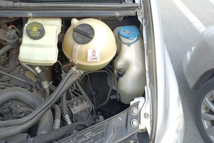 Used Mercedes-Benz Viano 2011 2.5L Prestige Edition Engine Bay Left
