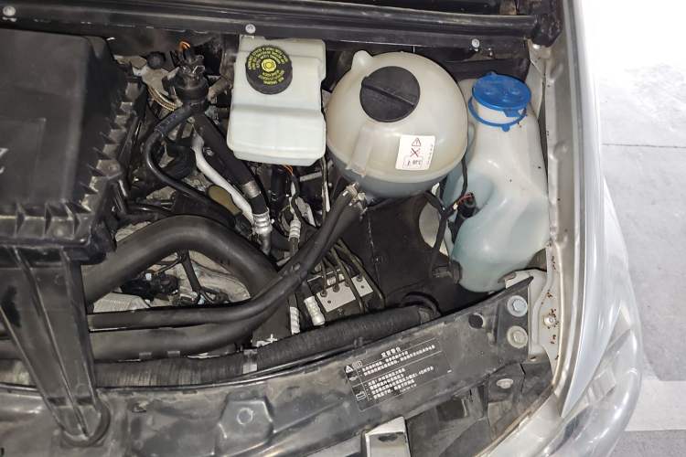 Used Mercedes-Benz Viano 2011 2.5L Prestige Edition Engine Bay Left