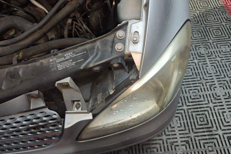 Used Mercedes-Benz Viano 2011 2.5L Limited Edition Engine Bay Left