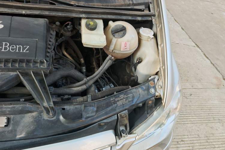 Used Mercedes-Benz Viano 2011 2.5L Navigator Edition Engine Bay Left