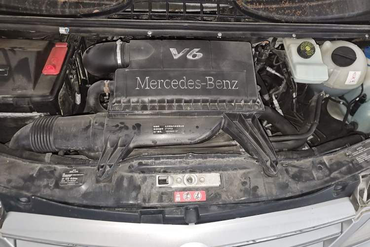 Used Mercedes-Benz Viano 2011 2.5L Prestige Edition Engine Bay
