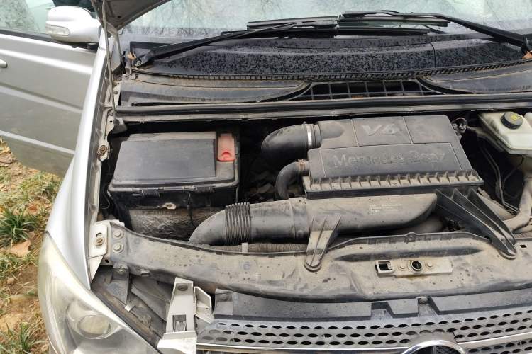 Used Mercedes-Benz Viano 2011 2.5L Limited Edition Engine Bay Right