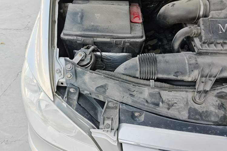 Used Mercedes-Benz Viano 2011 2.5L Navigator Edition Engine Bay Right
