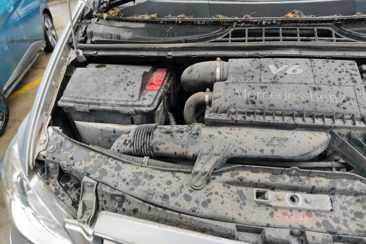 Used Mercedes-Benz Viano 2011 2.5L Navigator Edition Engine Bay Right