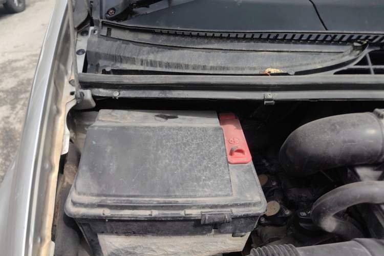 Used Mercedes-Benz Viano 2011 2.5L Prestige Edition Engine Bay Right