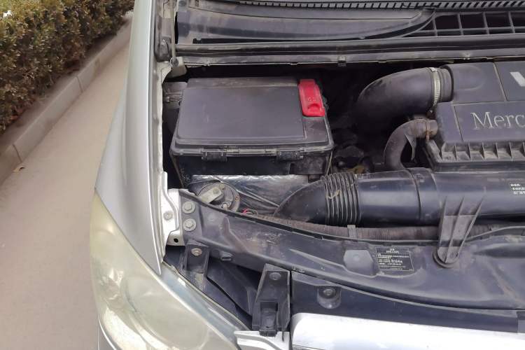 Used Mercedes-Benz Viano 2011 2.5L Navigator Edition Engine Bay Right