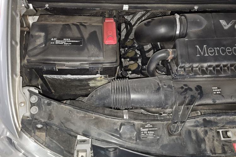 Used Mercedes-Benz Viano 2011 2.5L Prestige Edition Engine Bay Right