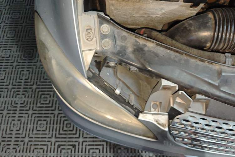 Used Mercedes-Benz Viano 2011 2.5L Limited Edition Engine Bay Right