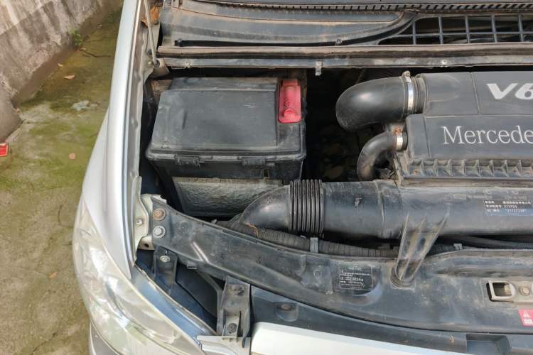 Used Mercedes-Benz Viano 2011 2.5L Navigator Edition Engine Bay Right