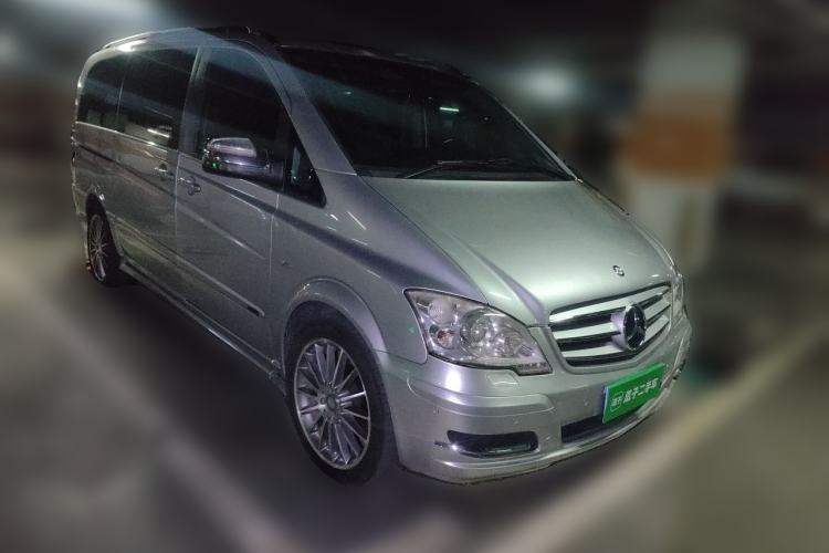 Used Mercedes-Benz Viano 2011 3.5L 125th Anniversary Edition 7 Seats Front Right 45 Deg