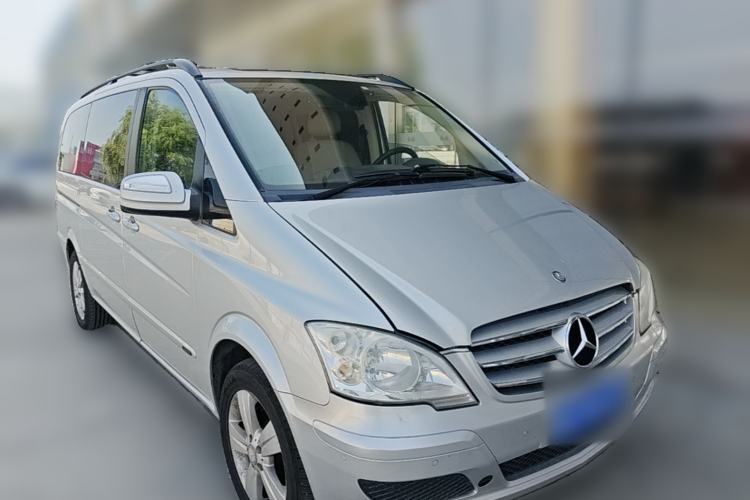 Used Mercedes-Benz Viano 2011 2.5L Navigator Edition Front Right 45 Deg