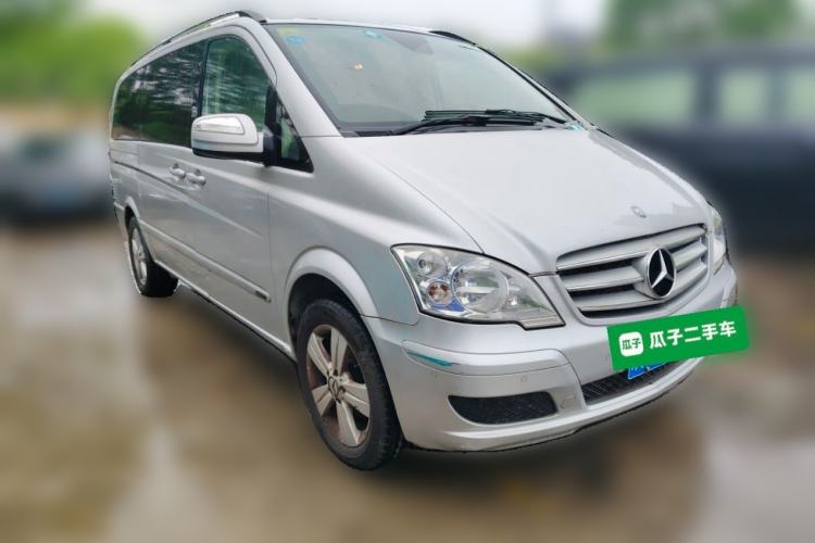 Used Mercedes-Benz Viano 2011 2.5L Navigator Edition Front Right 45 Deg