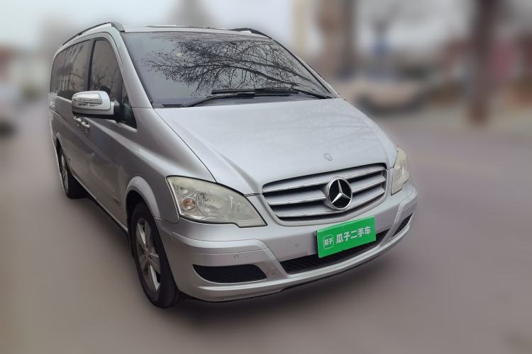 Used Mercedes-Benz Viano 2011 2.5L Navigator Edition Front Right 45 Deg