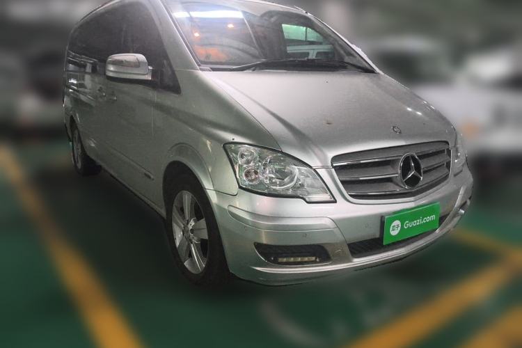Used Mercedes-Benz Viano 2011 2.5L Navigator Edition Front Right 45 Deg