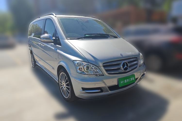 Used Mercedes-Benz Viano 2011 3.5L 125th Anniversary Edition 7 Seats Front Right 45 Deg