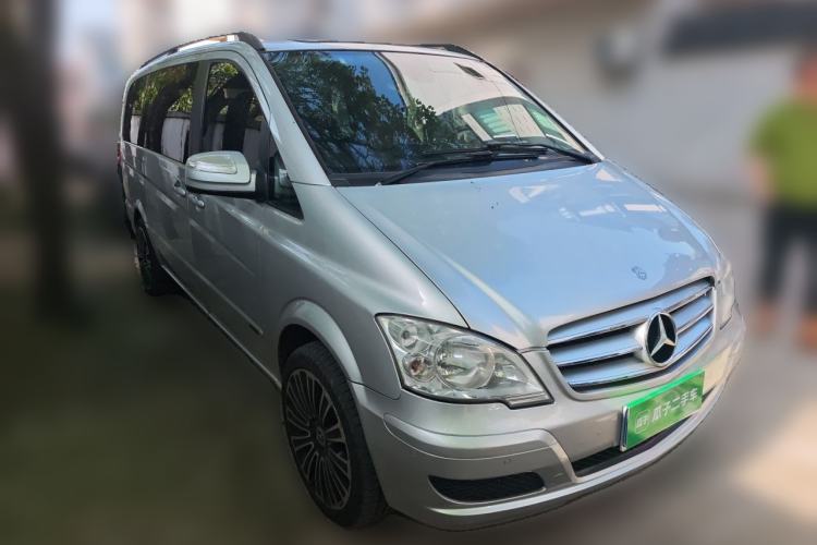 Used Mercedes-Benz Viano 2011 2.5L Navigator Edition Front Right 45 Deg
