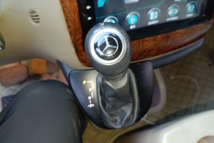 Used Mercedes-Benz Viano 2011 2.5L Prestige Edition Gear Lever