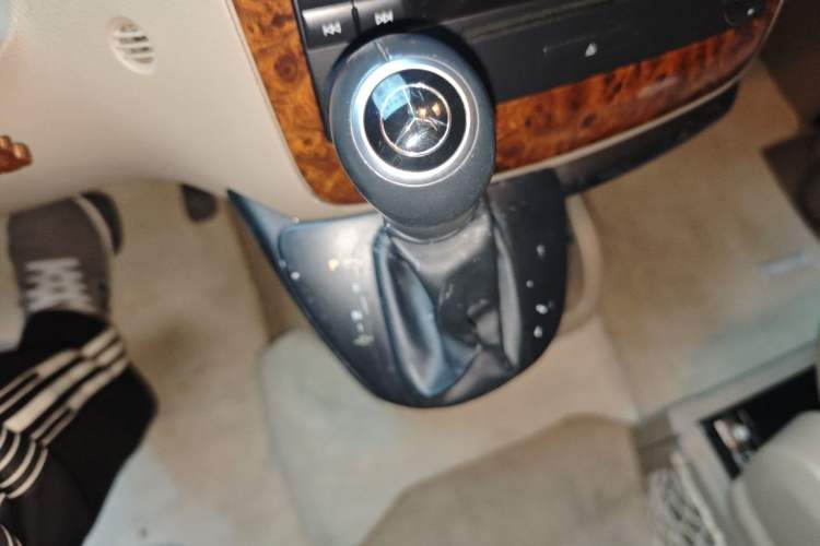 Used Mercedes-Benz Viano 2011 2.5L Limited Edition Gear Lever